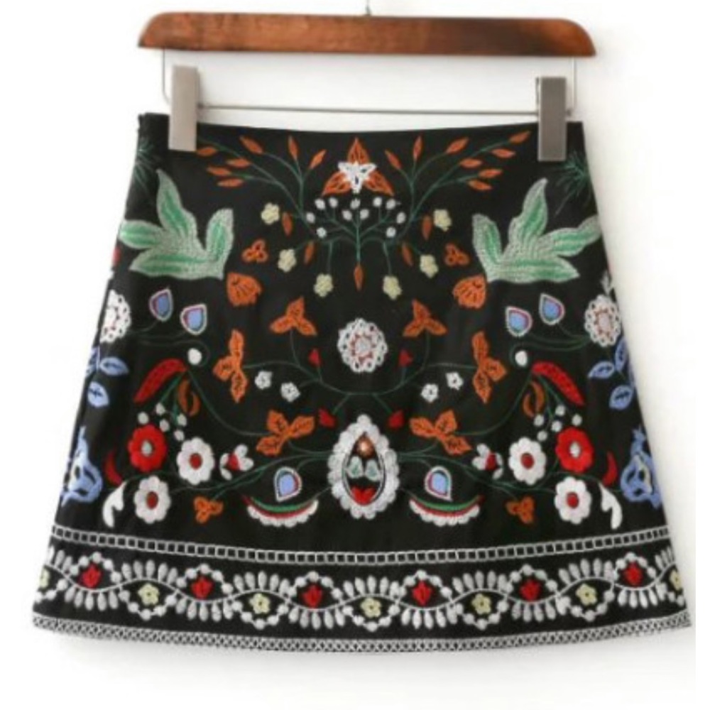 *Brand New* Black embroidered mini skirt